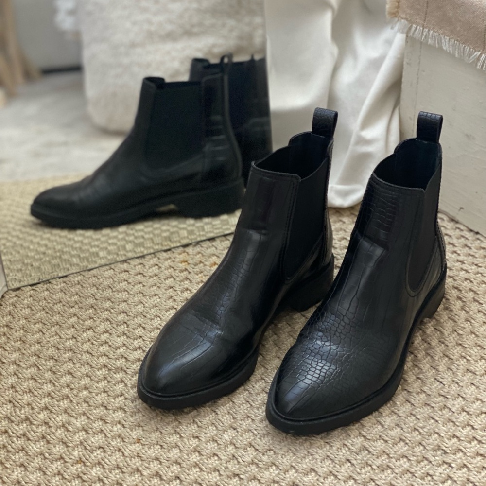 Crocodile Boots Size 7 by Treasure & Bond